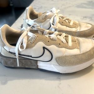 Nike waffle shoes size 8.5